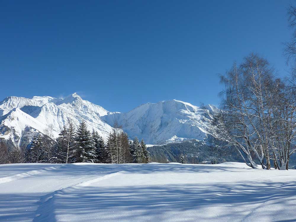 Vacances à la montagne été comme hiver à Saint-Nicolas de Véroce, village de Saint-Gervais en Haute Savoie 74
